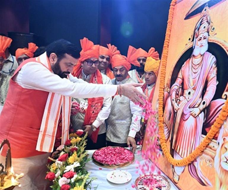 The Central and State Governments are following the path shown by Maharaja Agrasen - Chief Minister.